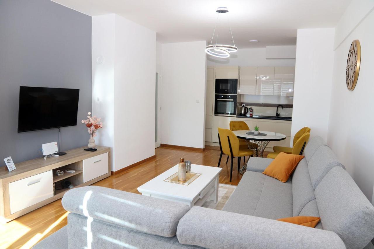 Apartment Cecovic - Mellain Τούζλα Εξωτερικό φωτογραφία