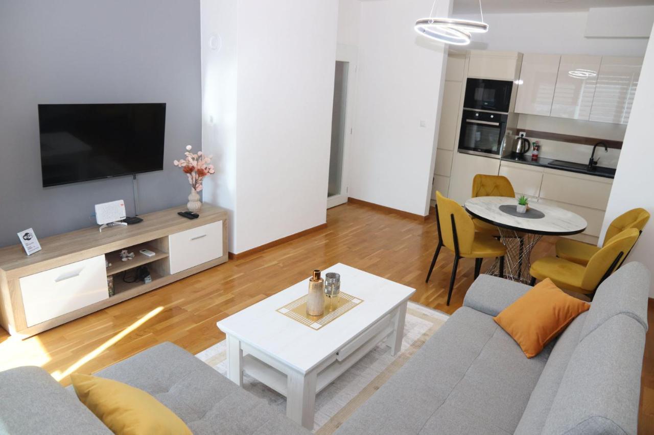 Apartment Cecovic - Mellain Τούζλα Εξωτερικό φωτογραφία